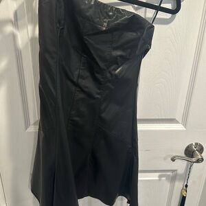 Strapless black leather pleated dress